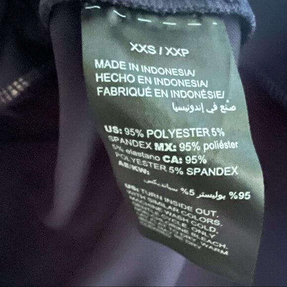 White House | Black Market Sz XXS Faux Wrap Top Black NWT🏷 - Picture 5 of 7